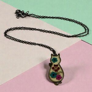 Dried Flower Cat Pendant Necklace